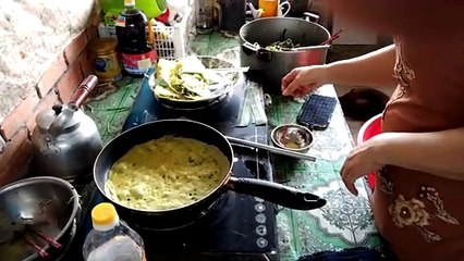 30/4 pouring pancakes to eat