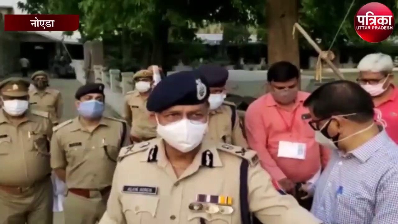 कोविड प्रोटोकाल के तहत कड़ी पुलिस सुरक्षा के बीच...