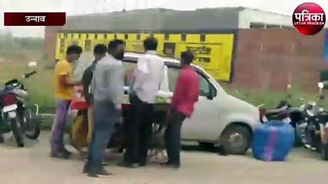 मतगणना में कोविड-19 प्रोटोकॉल का नहीं दिखा असर, जमकर उमड़ी भीड़, चटकानी पड़ी लाठी
