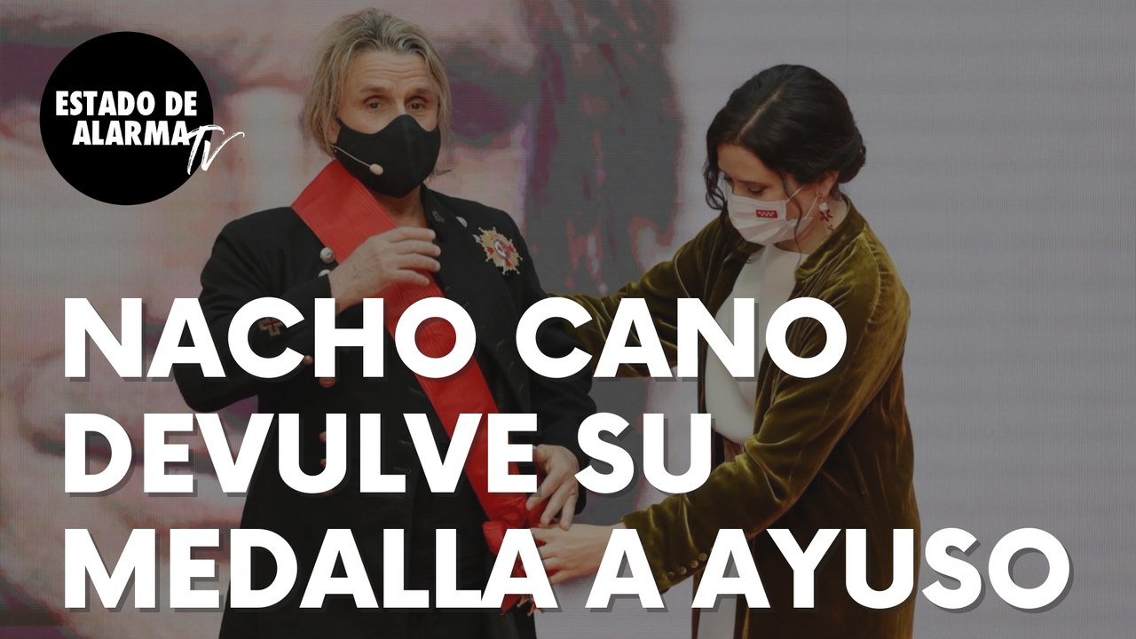 ¡SORPRESA! El cantante Nacho Cano le devuelve, en pleno acto, su Gran Medalla del 2 de Mayo a Ayuso