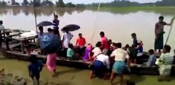 Arakanlı Müslümanlar nehri geçerek kaçmaya çalışıyorlar