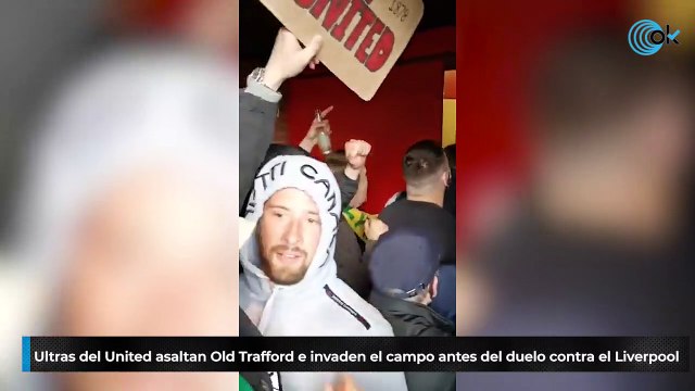 Ultras del United asaltan Old Trafford e invaden el campo antes del duelo contra el Liverpool