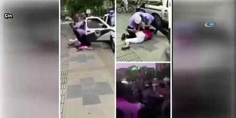 Anne ve bebeğine sert müdahale eden polisleri dövdüler!