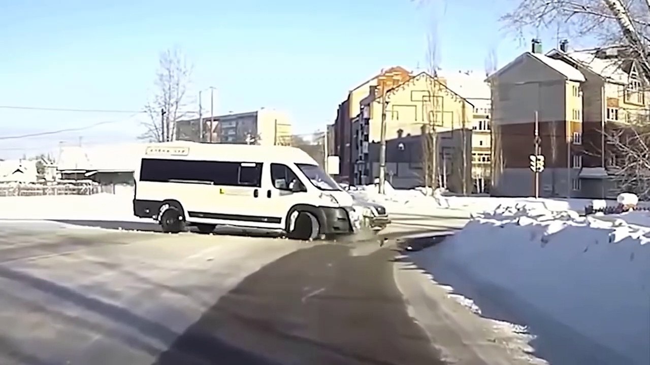 Heavy Snow Causes Dozens Of Cars To Crash On Highway In Silverthorne, Colorado