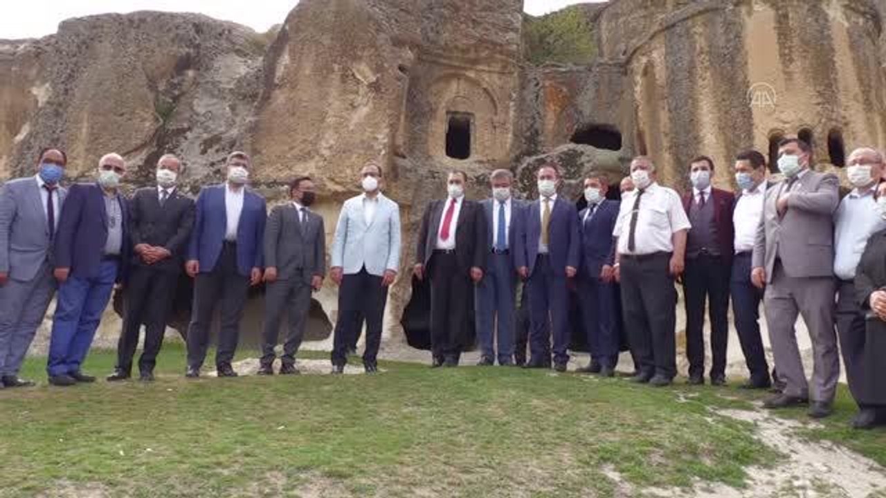 Son dakika gündem: AFYONKARAHİSAR - Bakan Kasapoğlu, Ayazini köyünde incelemelerde bulundu