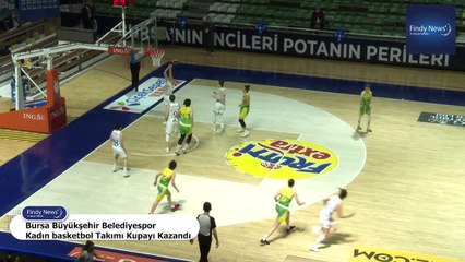 Şampiyon periler kupayı hastaneye götürdü