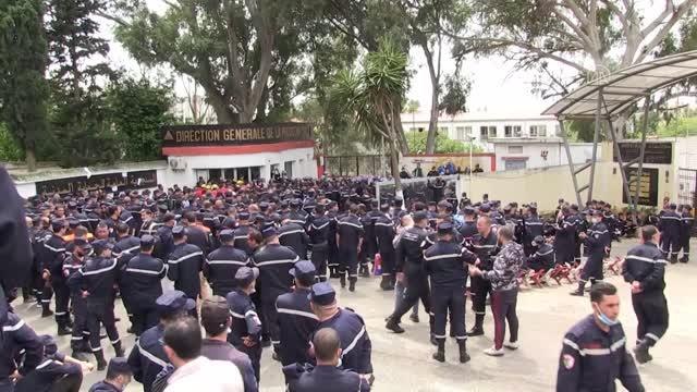 Cezayir'de yüzlerce Sivil Savunma personeli daha iyi yaşam için sokağa indi