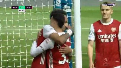 هدف اوباميانج الرائع في مرمي نيوكاسل بالدوري الانجليزي - بطولات