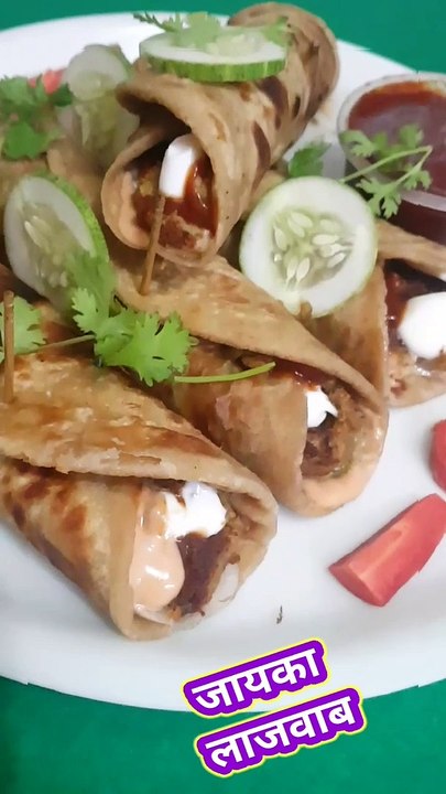 चिकन शामी कबाब पराठा रोल - Lucknow ka famous  #Shorts #Chicken Shami kabab Roll #Kabab Roll #iftar #street food By Safina kitchen