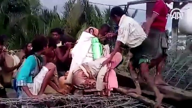 Arakanlı Müslümanlar 'yaşamak' için kaçıyor!