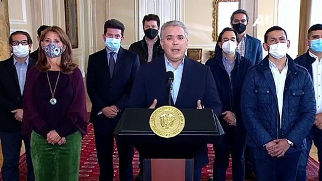 Duque pide retirar reforma tributaria que provocó masivas protestas en Colombia