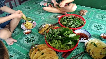 April 30 to eat banh xeo with family