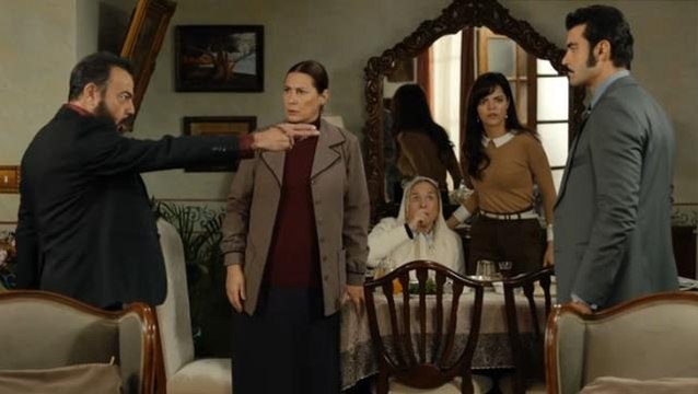 Oyuncu Murat Ünalmış, kendisine Hıyar oğlu hıyar diyerek hakaret eden Kerem Alışık'tan şikayetçi oldu