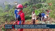 Pasca Longsor Petugas Bersihkan Puing Dan Barang