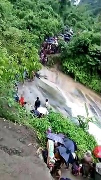 Arakanlı Müslümanlar Bangladeş'e kaçıyor