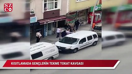 Tải video: Kısıtlamaya uymayan gençlerin tekme tokat kavgası kamerada