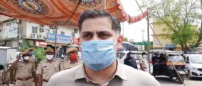 रेड अलर्ट के बाद भी खुली दुकानें, लगी कतारें, कलक्टर ने दी चेतावनी