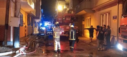 BURSA'DA, EVDE ÇIKAN YANGINDA MAHSUR KALAN 2 KARDEŞİ İTFAİYE KURTARDI