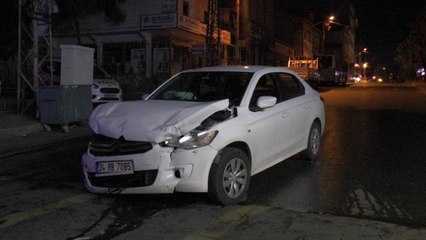 Ümraniye'de otomobil ile hafif ticari araç çarpıştı: 5 yaralı