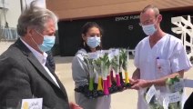 Distribution de 400 brins de muguet offert par le Rotary Club - Troyes  à l’ensemble du personnel soignant du Centre Hospitalier de Troyes  Simone Veil.