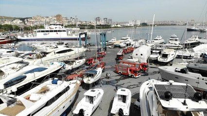 Pendik'te 20 metrelik yatta yangın paniği