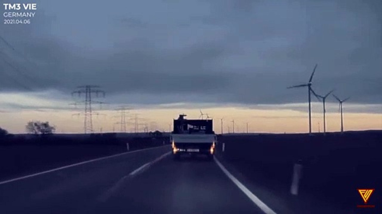 Tesla Dash Cam 2021.04.06 — GERMANY