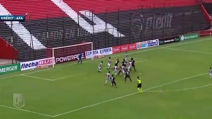 La grosse frappe de Juan Sforza avec les Newell's Old Boys