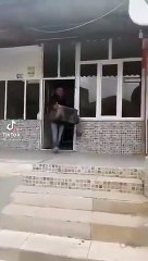 Esnaf çay kazanını fırlattı: Bir tek yardım yok, lanet olsun böyle adalete