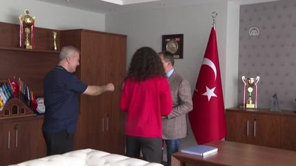Avrupa üçüncüsü badmintoncu Neslihan Yiğit'ten İBBSK Başkanı Fatih Keleş'e ziyaret