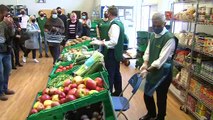 Starmer and Khan volunteer at Waitrose