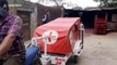 Cet indien a fabriqué une moto ambulance pour transporter les malades du covid