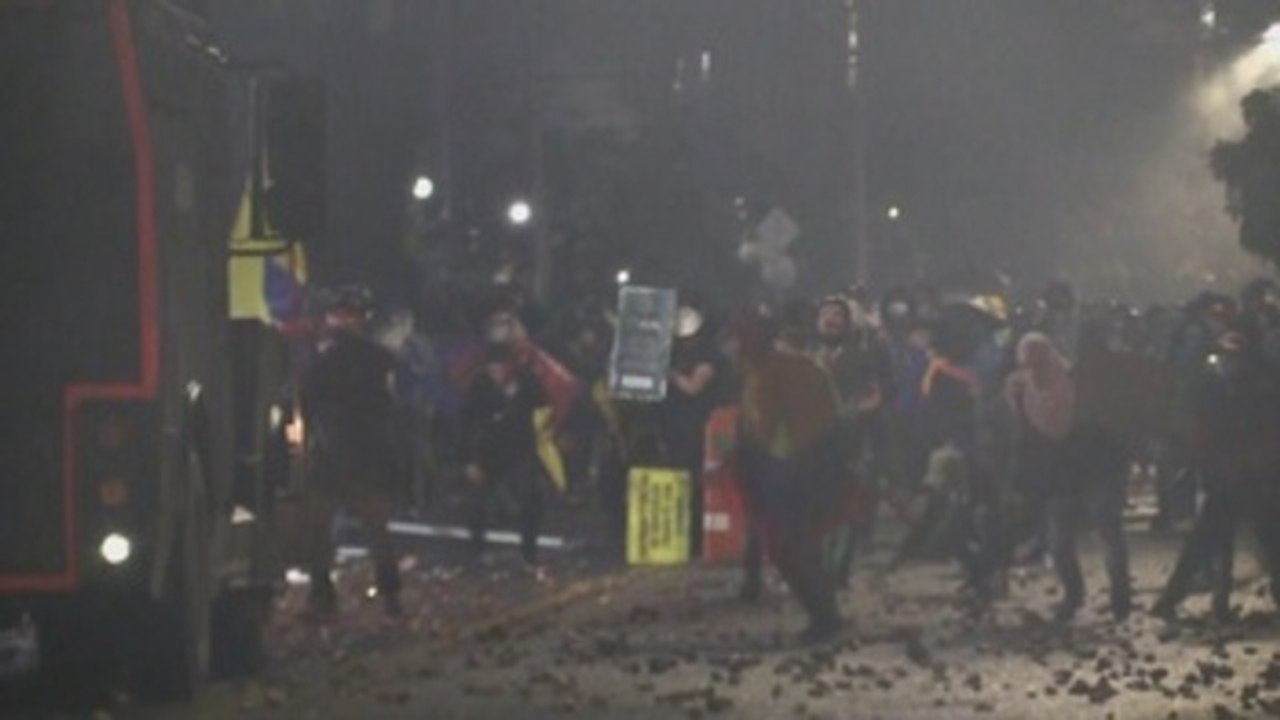 Al menos 16 muertos en protestas de Colombia, según la Defensoría del Pueblo