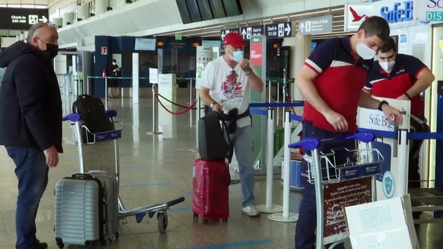 Bruxelas quer aliviar restrições a viagens não essenciais