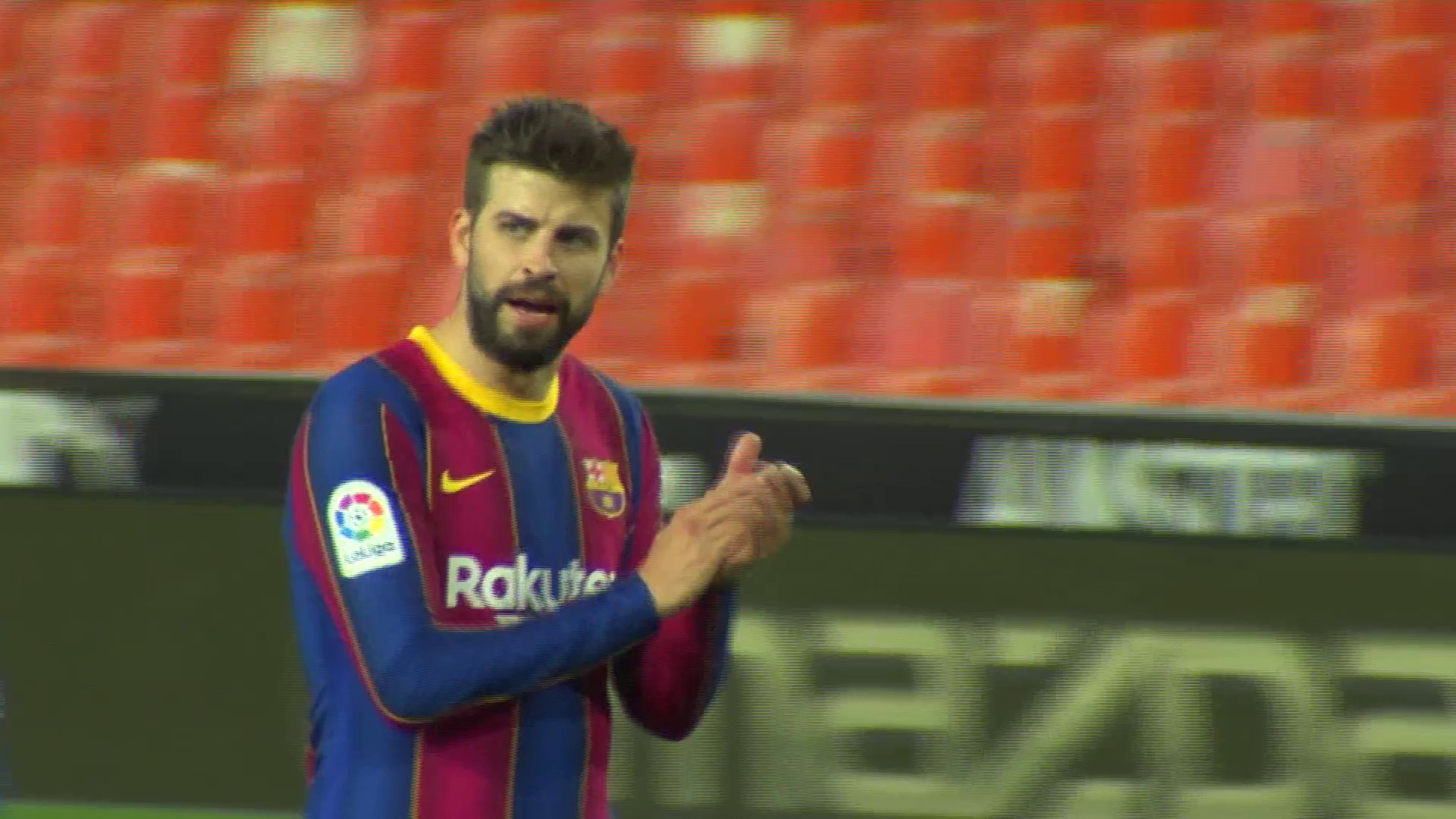 PitchCam - Pique leads from the back at Mestalla