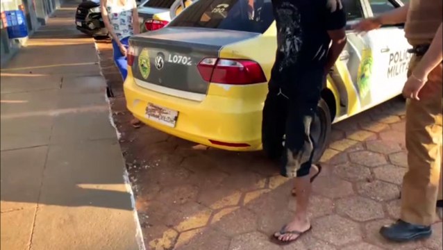 PM prende dupla acusada de furto de baterias e detém idoso por receptação