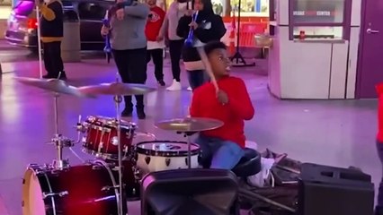 Este Niño de 3 Años Puede Preparar Fácilmente Su Propio Desayuno