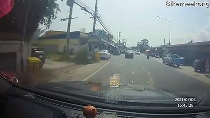 Motorist Brakes for Riderless Bike