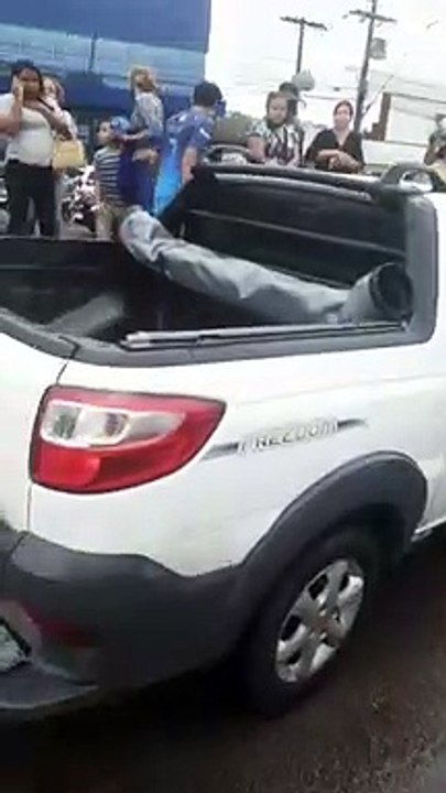 Chuva forte destrói abrigo de imigrantes e deixa feridos em Manaus; veja (2)