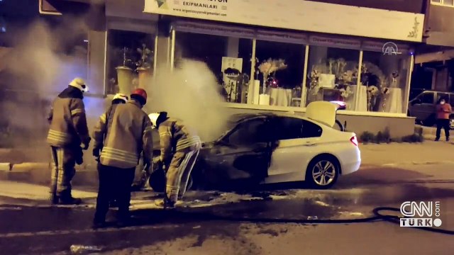 Seyir halinde alev alan otomobil kullanılamaz hale geldi