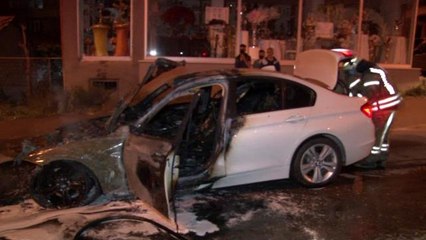 Yanan aracı gören vatandaşlar kısıtlamayı falan unuttu! Film izler gibi izlediler