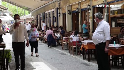 Yunanistan'da 6 ay sonra normalleşme adımı: Kafe ve restoranlar yeniden açıldı, halk akın etti