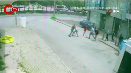 Kısıtlamada kan donduran görüntüler! Taksiciyi böyle bıçakladı