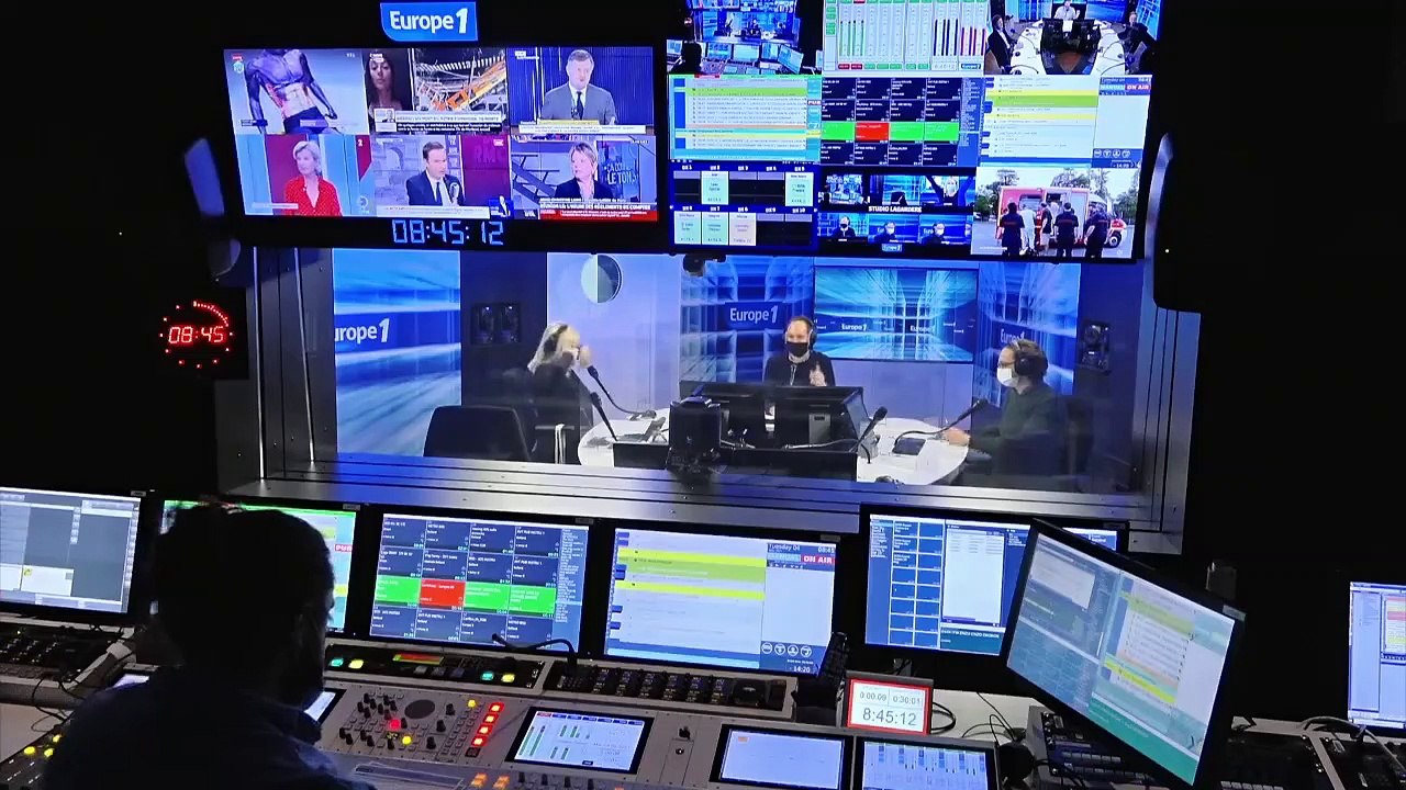 Marine Le Pen : "Les gens m'appellent l'idole des jeunes, il en est même qui votent pour moi !" (Canteloup)