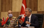 Milli Savunma Bakanı Akar, Libya'daki Mehmetçik ile bir araya geldi (3)
