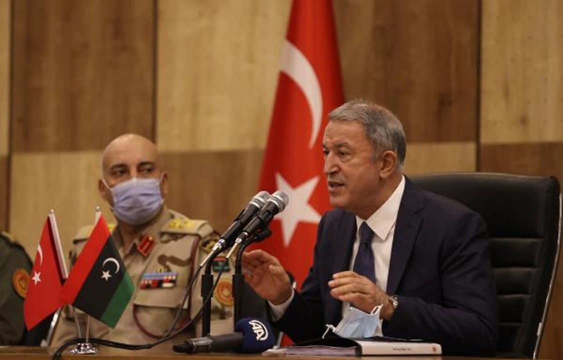 Milli Savunma Bakanı Akar, Libya'daki Mehmetçik ile bir araya geldi (3)