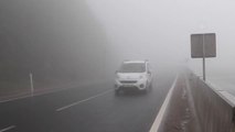 Bolu Dağı'nda sis ve sağanak nedeniyle görüş mesafesi 25 metreye kadar düştü