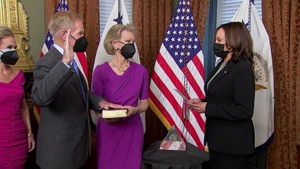 الرئيس الجديد لوكالة ناسا الأميركية للفضاء يؤدي اليمين