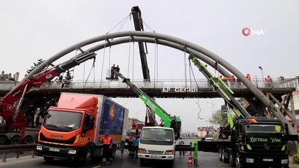 Büyükçekmece'de yıkılma riski taşıyan üst geçit kaldırıldı