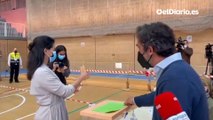 Rocío Monasterio acude a votar al Colegio de San Agustín, en el distrito de Chamartín