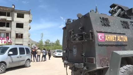 Yol kenarında yanmış erkek cesedi bulundu